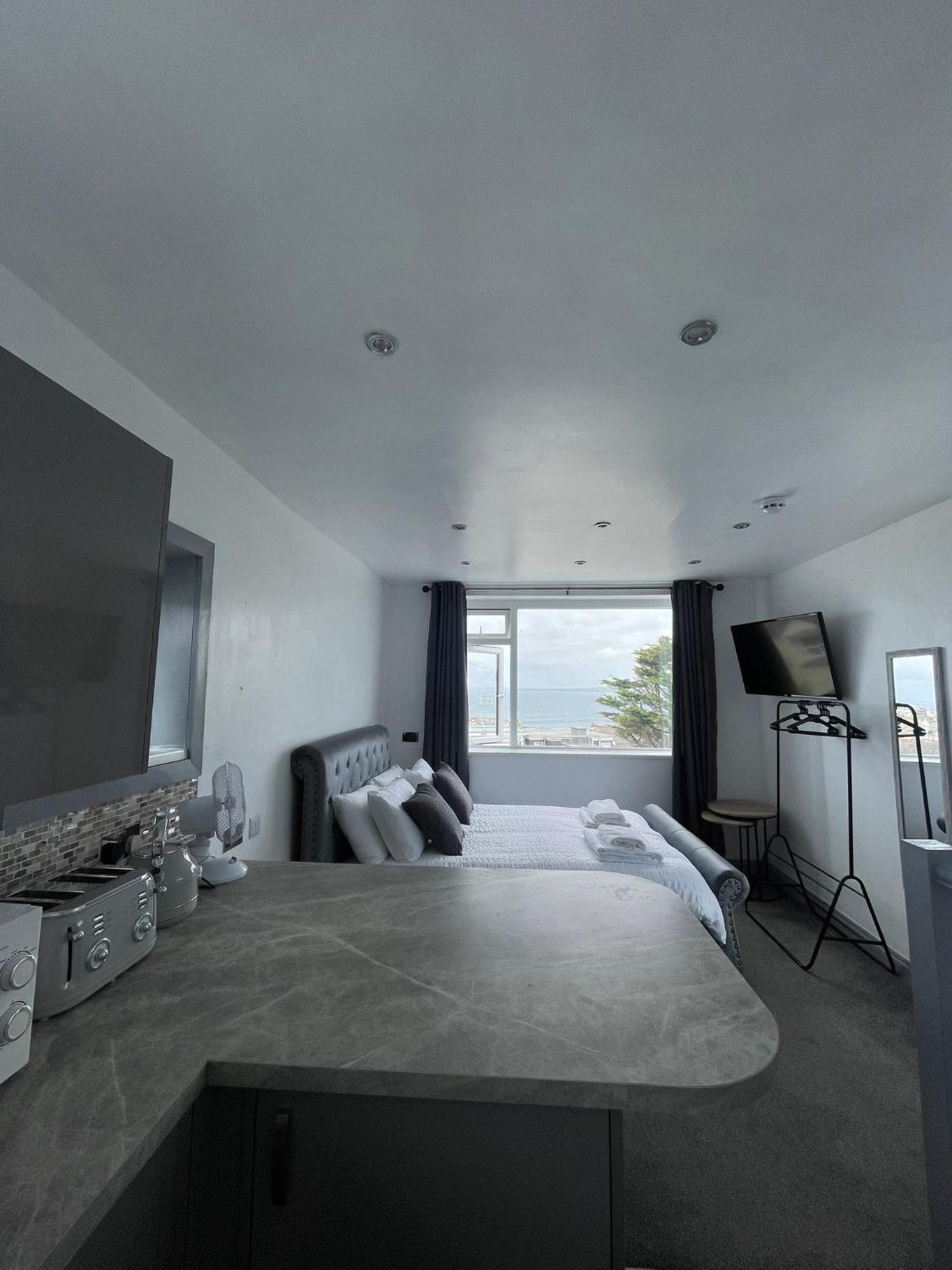 Shore Lodge *
