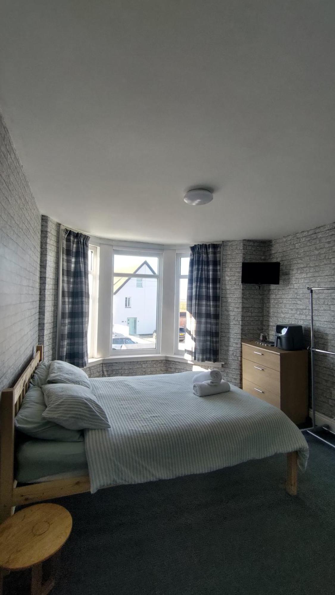 Shore Lodge *